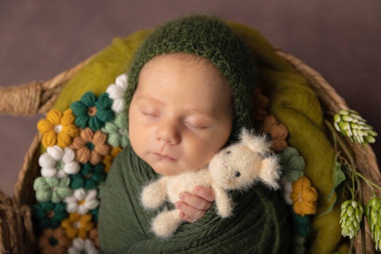 Charlie 5 weeks Photoshoot By Wildwood Photography 4 768x512