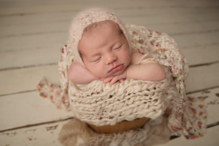 perth newborn photographer 768x512